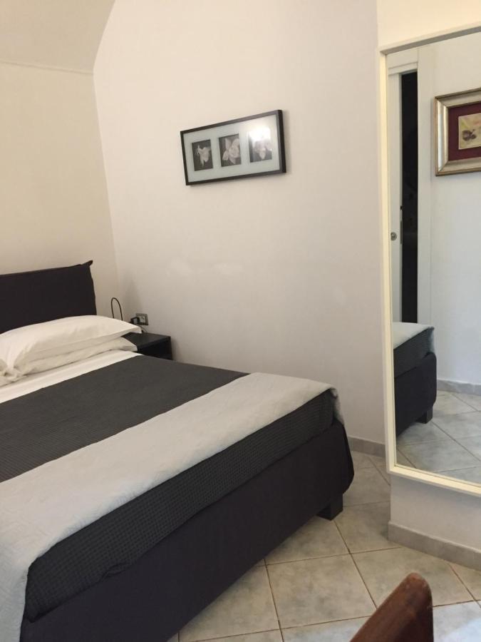 La Residenza Napoli Short Let Monolocale Standard Via Chiaia 82 Napoli Appartement Buitenkant foto